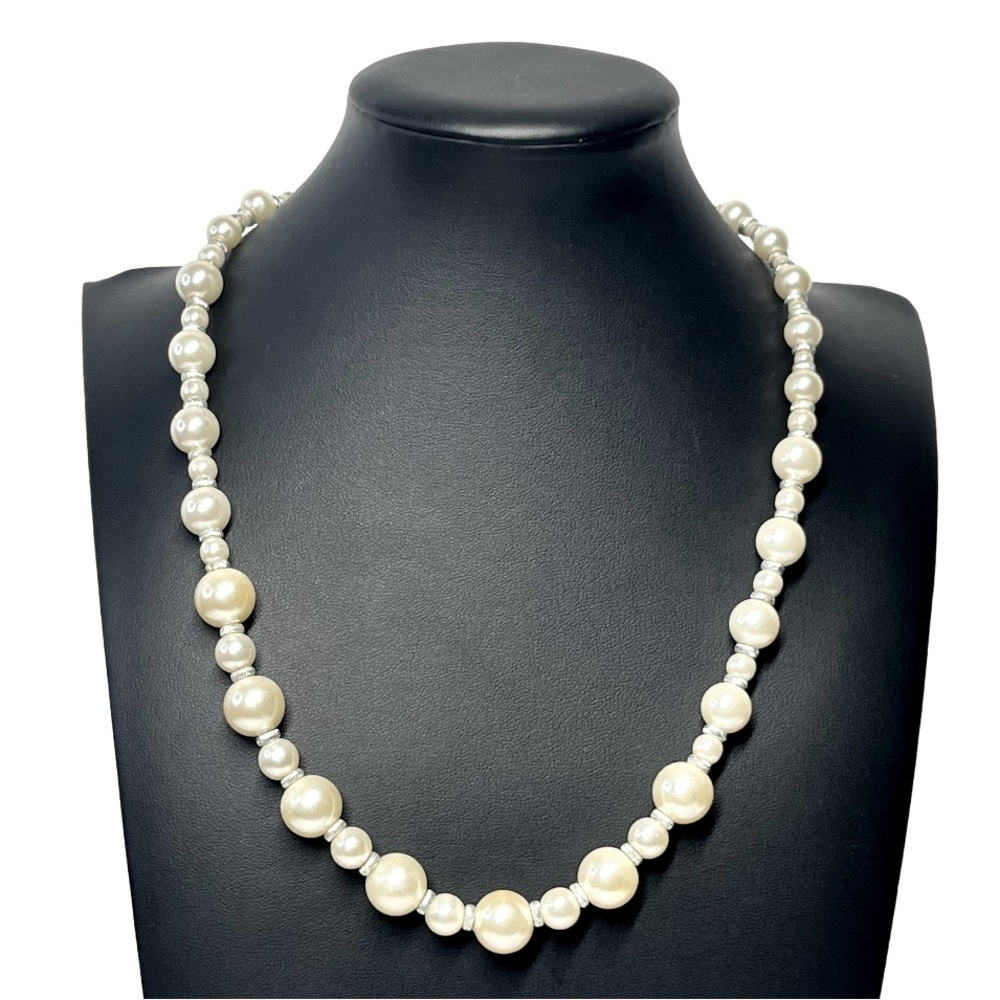 AVON VTG 70's Faux Pearl Princess Necklace Fashion Jewelry 19-23"